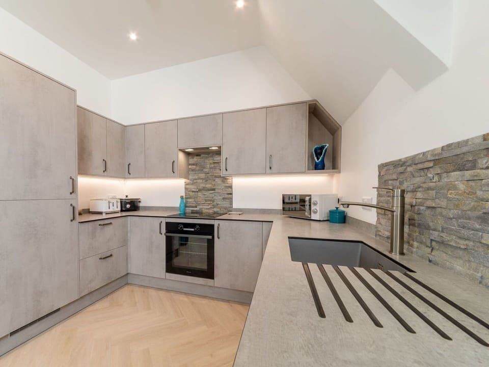 Sky, Building, Window, Urban Design, Residential Area, Condominium, Real Estate, Facade, Tower Block, City