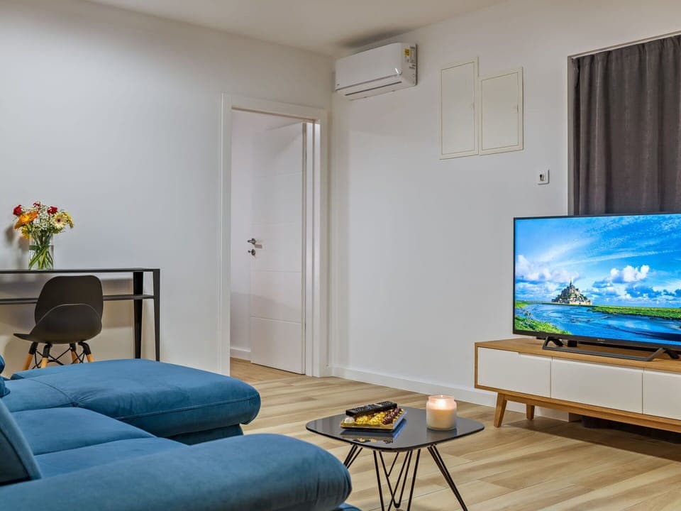 Table, Furniture, Property, Plant, Building, Couch, Azure, Lighting, Interior Design, House