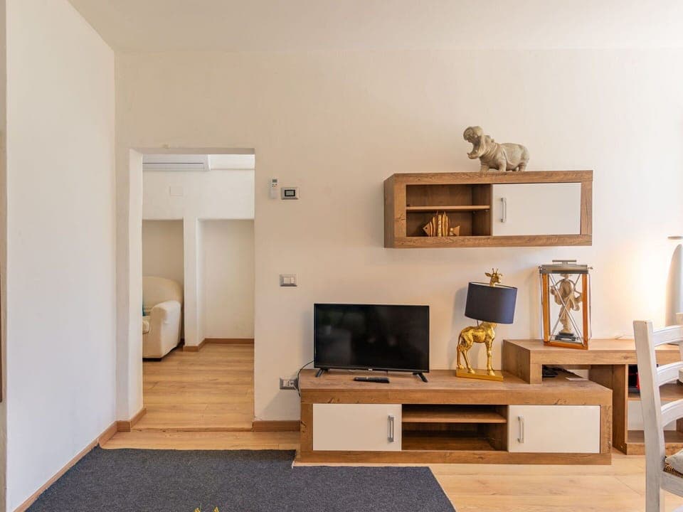 Property, Furniture, Cabinetry, Wood, Interior Design, Floor, Flooring, Shelving, Comfort