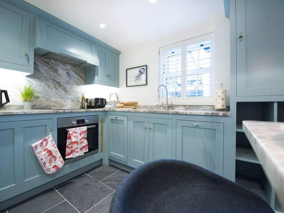 Property, Water, Sky, Interior Design, Building, Swimming Pool, Leisure, Shade, Tree, Condominium