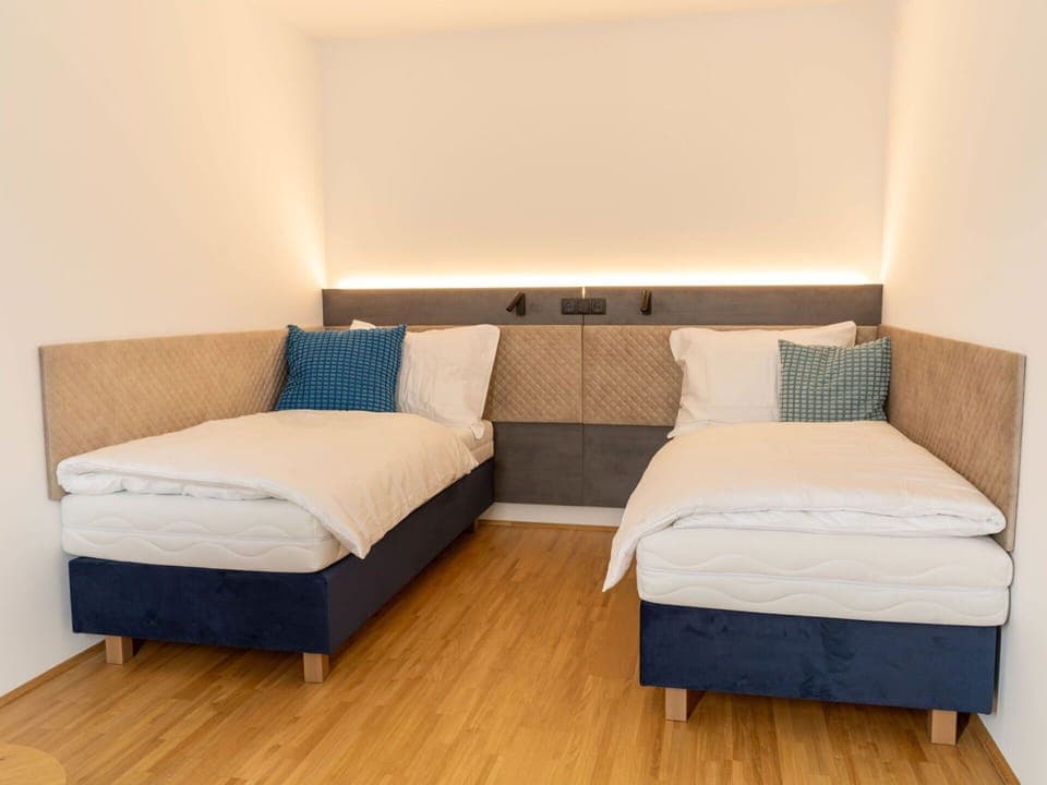 Water, Plant, Building, Sky, Property, Cloud, Swimming Pool, Azure, Window, House