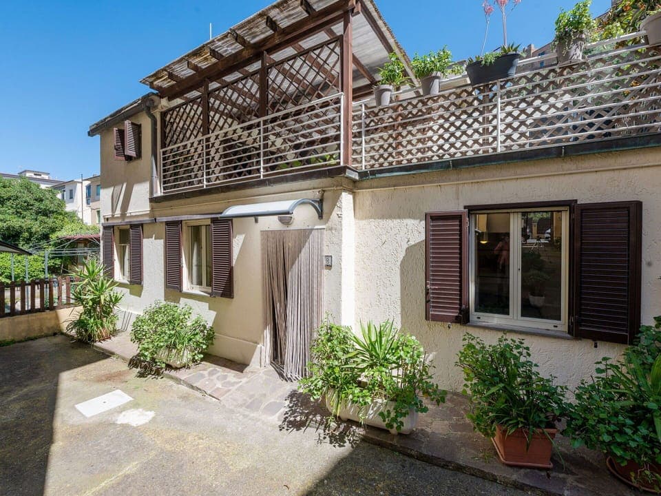 Plant, Sky, Building, Property, Window, House, Cottage, Neighbourhood, Residential Area
