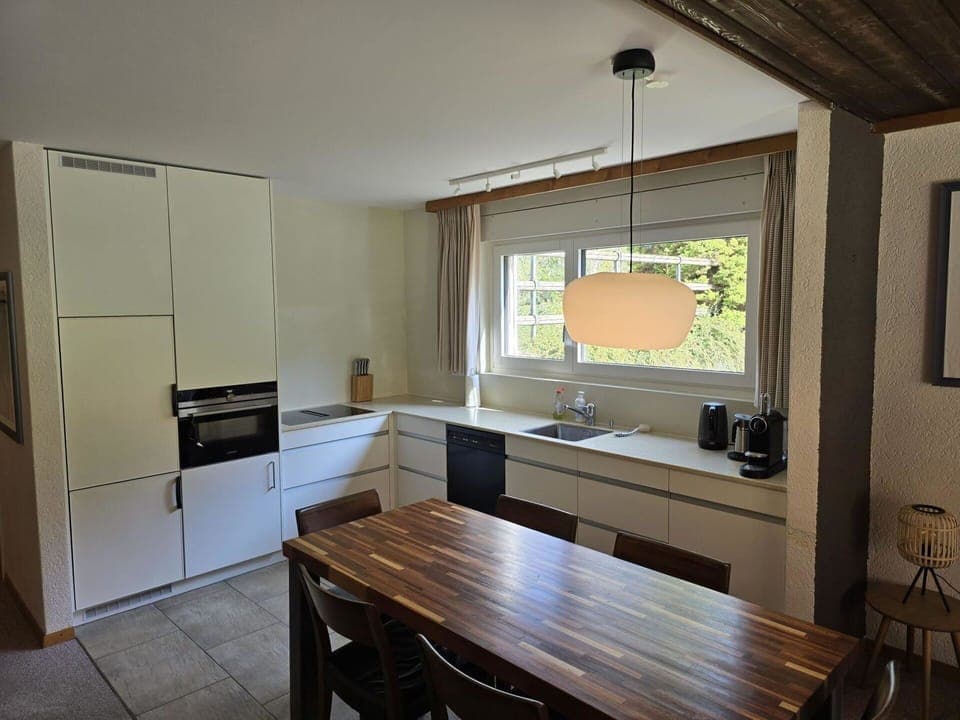 Property, Furniture, Cabinetry, Table, Countertop, Window, Wood, Interior Design, Floor