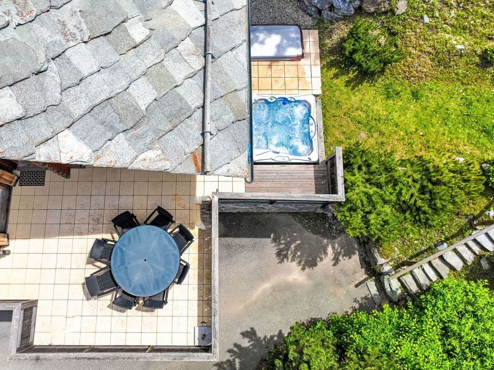 Property, Building, Window, Plant, Azure, Architecture, Wood, Urban Design, House, Wall