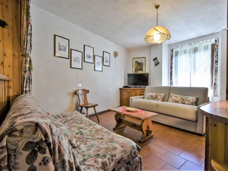 Sky, Road Surface, Window, Flooring, Building, Facade, Door, City, Alley, House