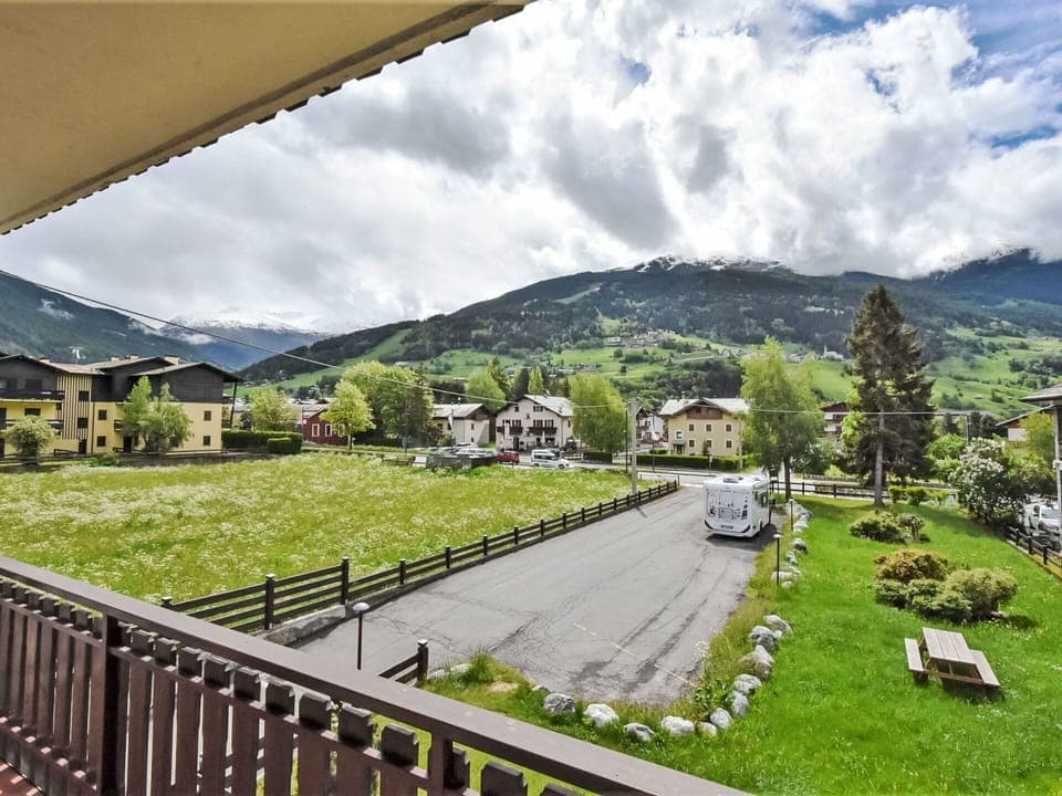Cloud, Plant, Sky, Building, Daytime, Property, Mountain, Nature, Tree, Fence