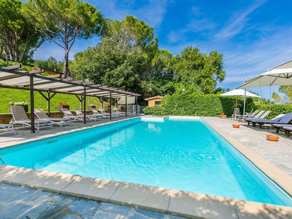 Water, Sky, Cloud, Plant, Swimming Pool, Tree, Shade, Composite Material, Grass, Landscape