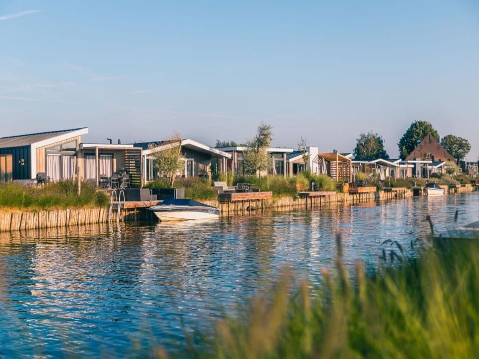 Water, Building, Sky, Property, Swimming Pool, Cloud, Window, Plant, Azure, Body Of Water