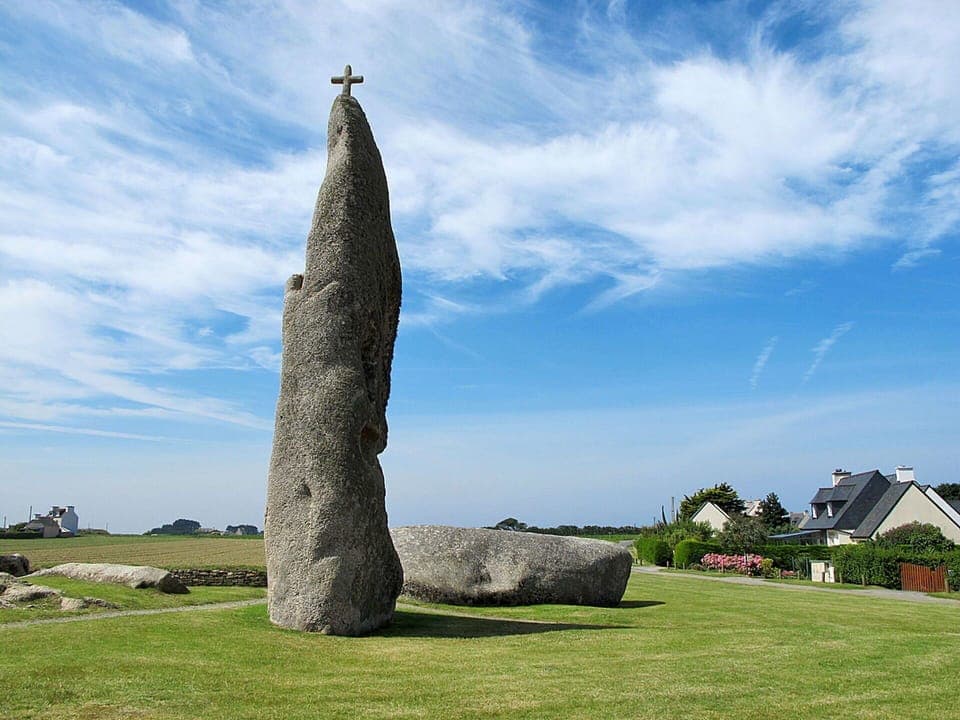 Food, Sky, Table, Tableware, Mountain, Cloud, Plant, Furniture, Green, Natural Landscape