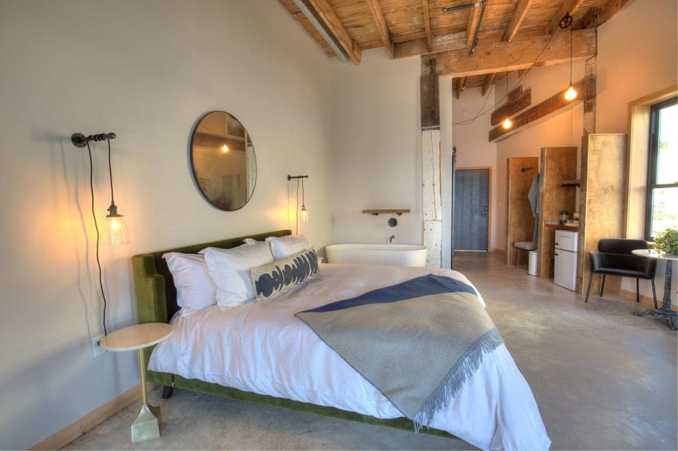 Unit with King size bed