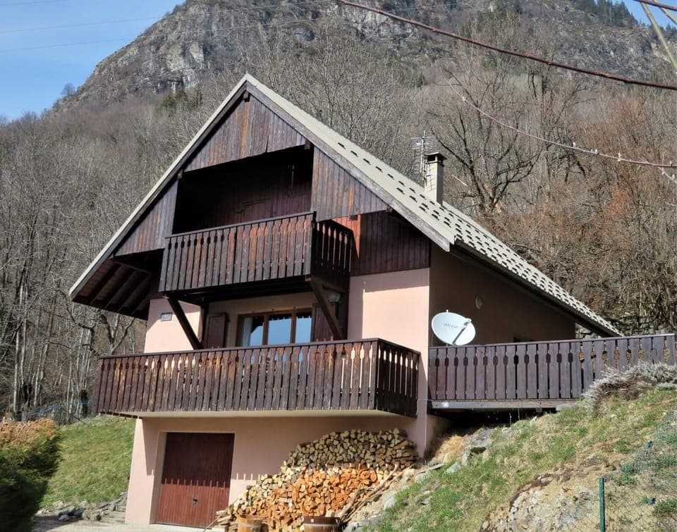 Beautiful chalet in peaceful location surrounded by nature