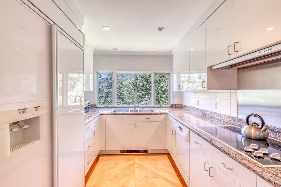 Fully Equipped Kitchen, with the VIEW 