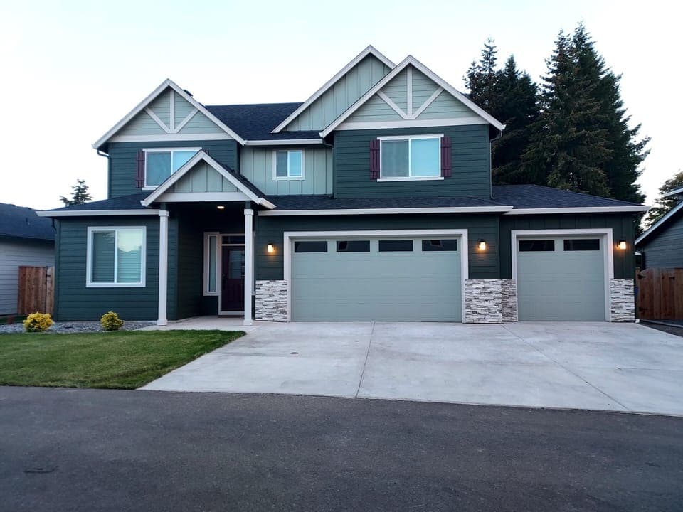 3 Car Garage.  6 Car Parking with EV Charging
