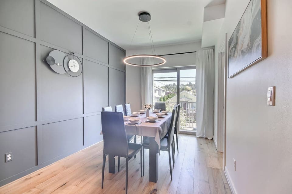 fully furnished moderndining room area