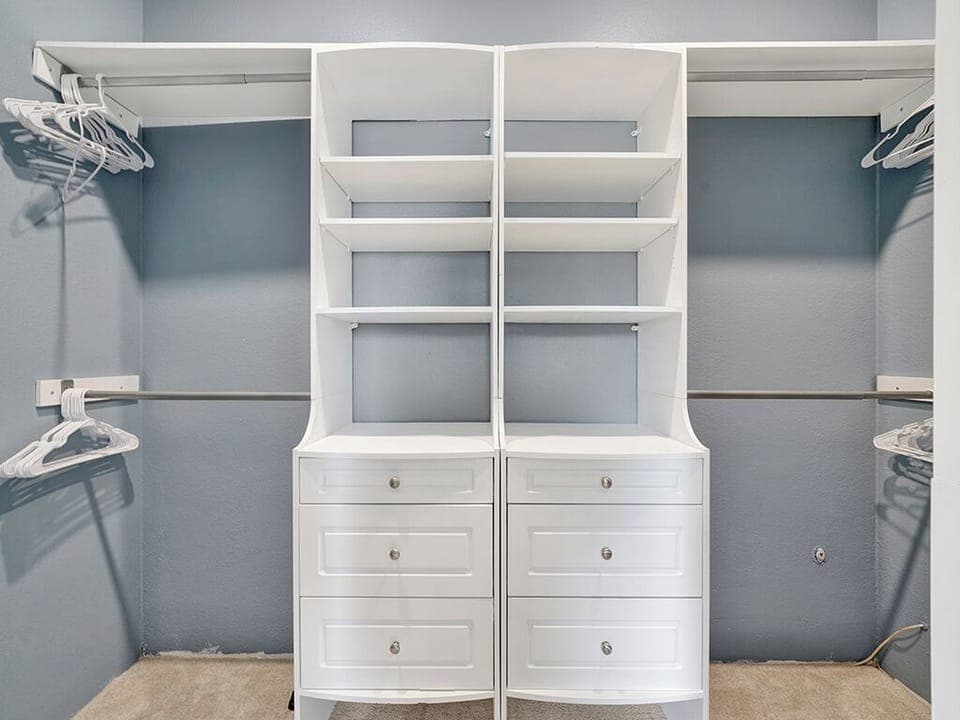 Walking closet for your vacation clothes