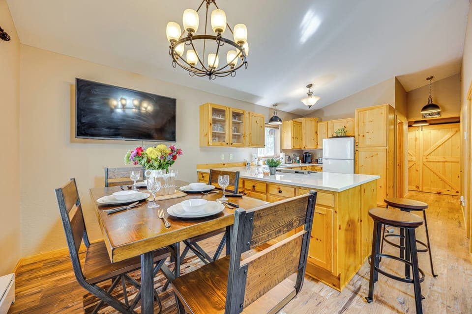 Dining Area | Smart TV | Dishware/Flatware | Electric Heating | Free WiFi
