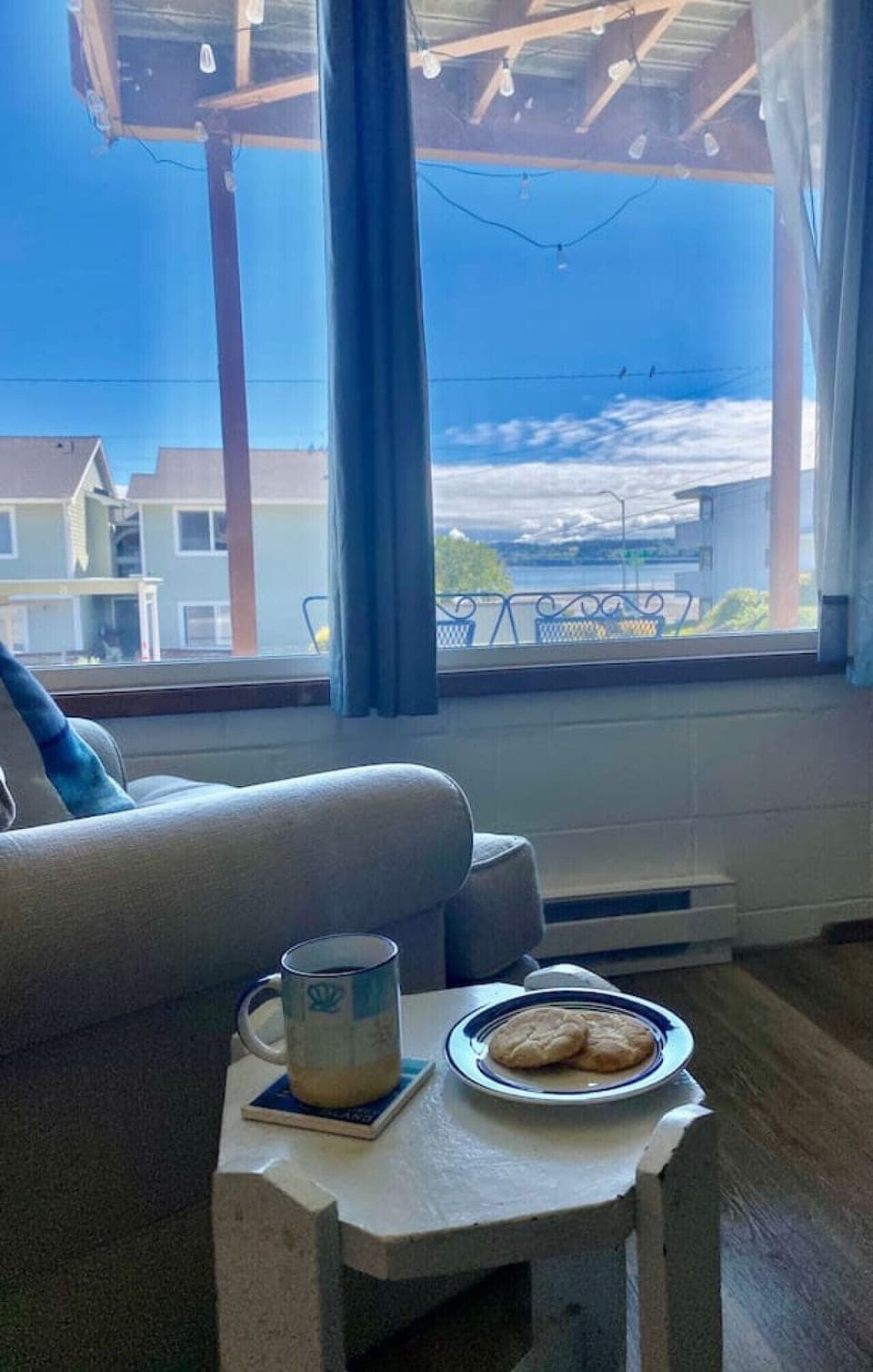 How about a nice, hot cup of coffee (and a cookie or 2) while enjoying that view?!