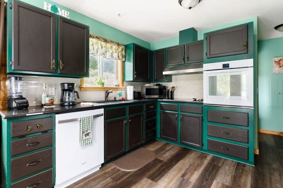 Full kitchen with electric cooktop, wall oven, dishwasher and many small appliances (see the entire list in the amenities section!)!