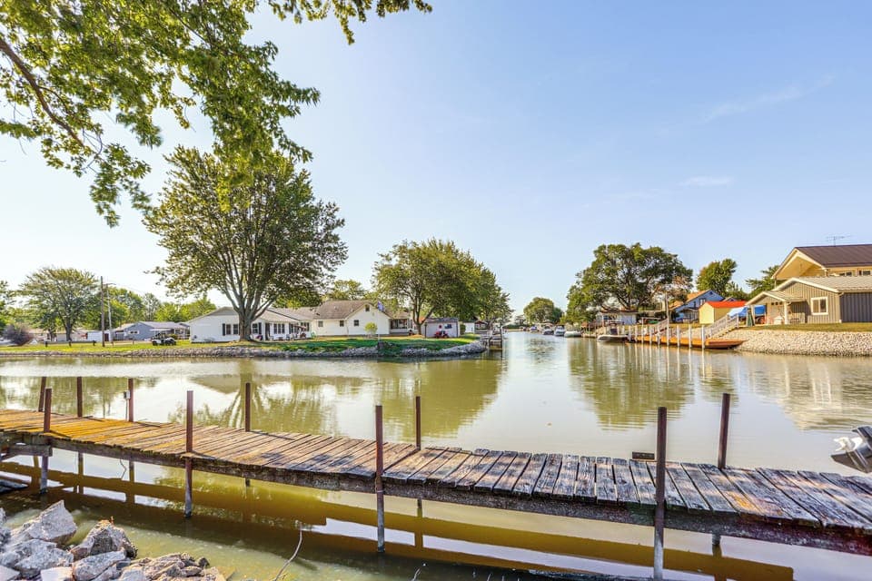 Port Clinton Vacation Rental | 3BR | 1BA | 1,000 Sq Ft | Exterior Steps to Enter