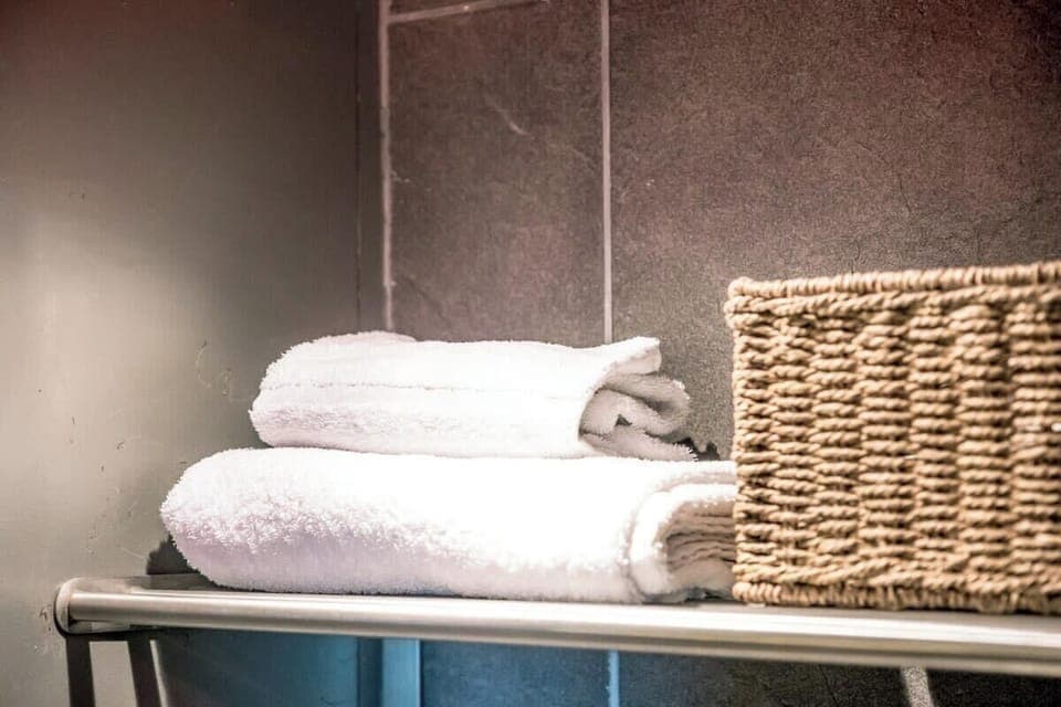 Rental of bath and linen