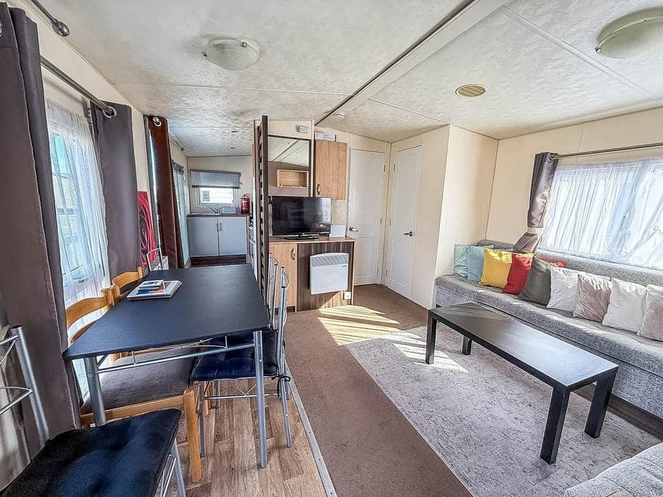 uk caravans for hire private