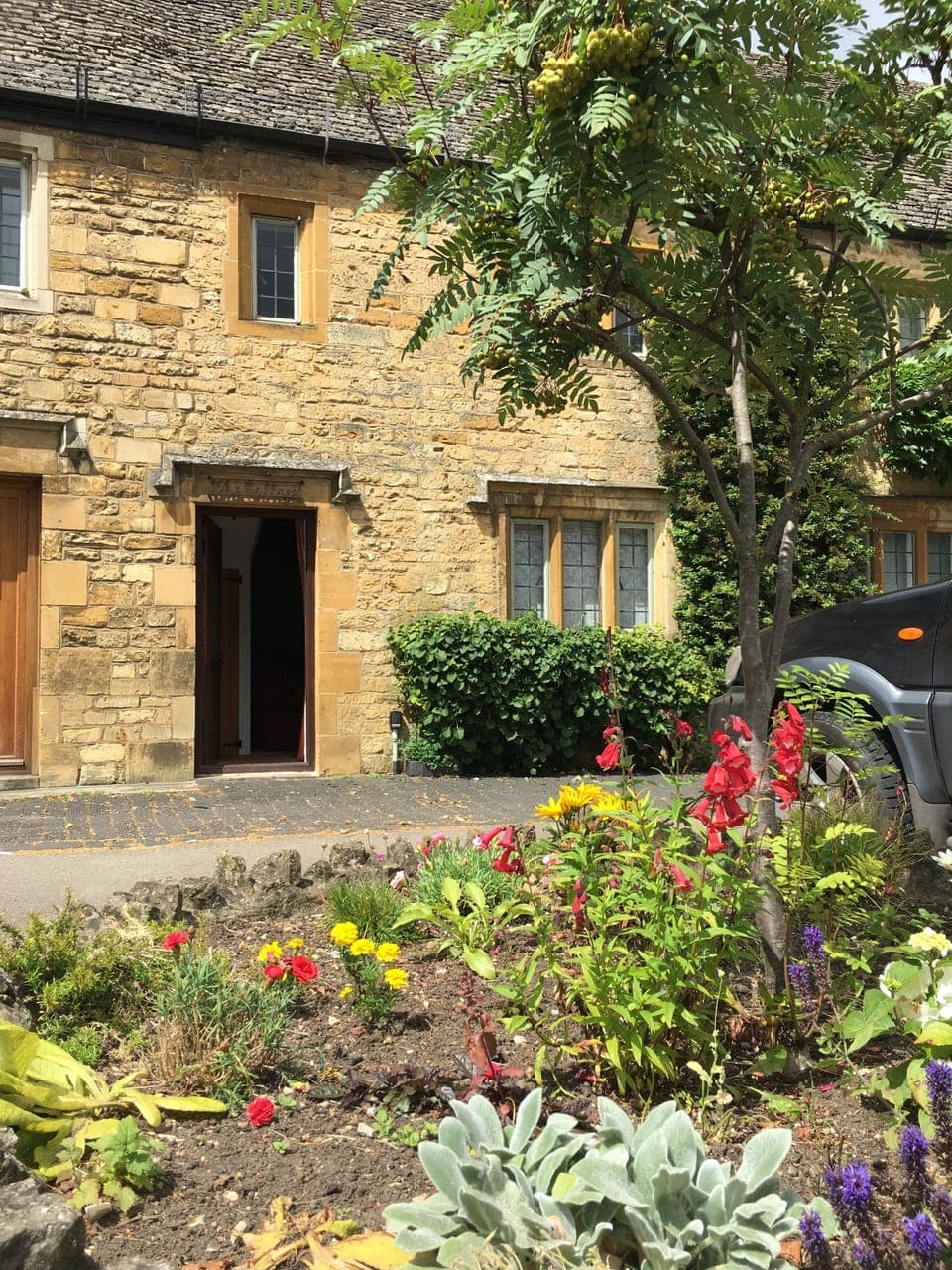 Front of The Cottage 01