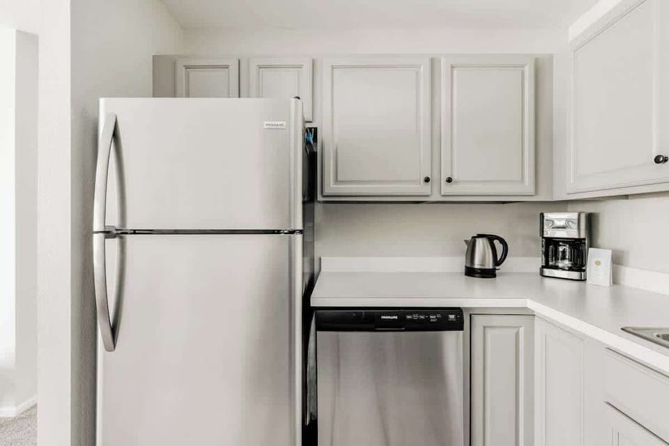 Full kitchen