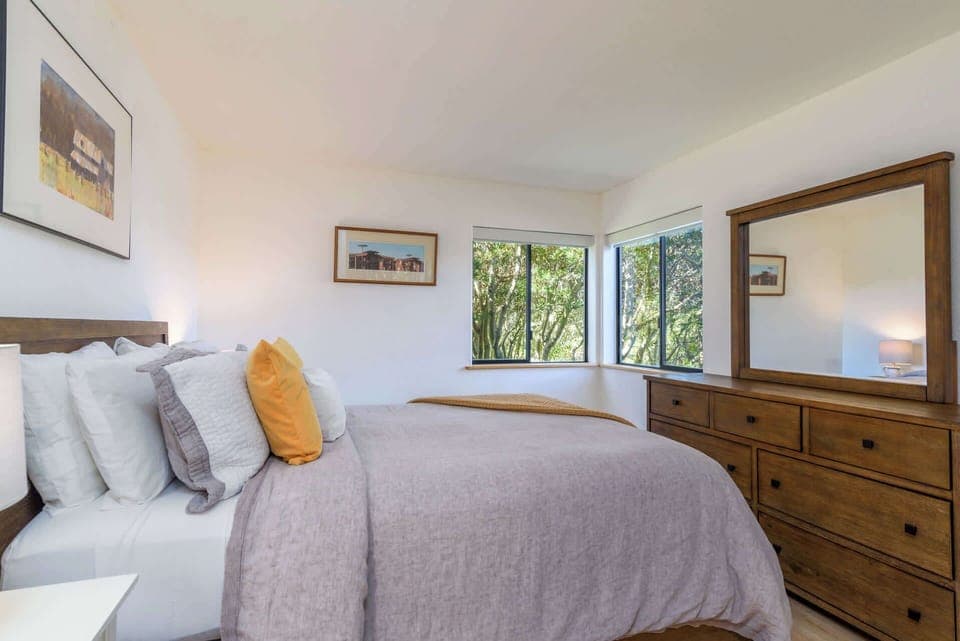 Bedroom 2 with Queen bed