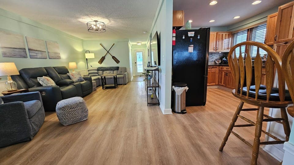 Livingroom, Dining & Kitchen