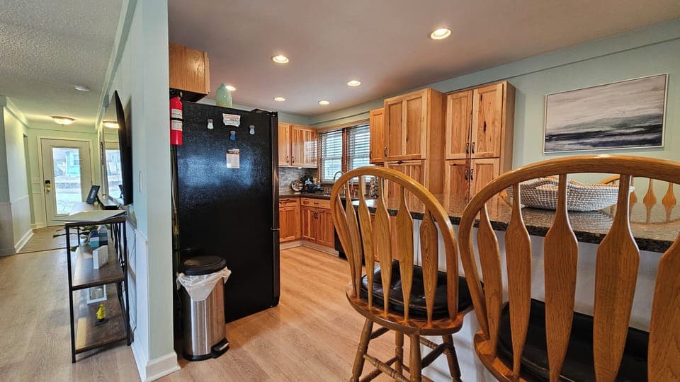 Kitchen & Dining (six chairs)