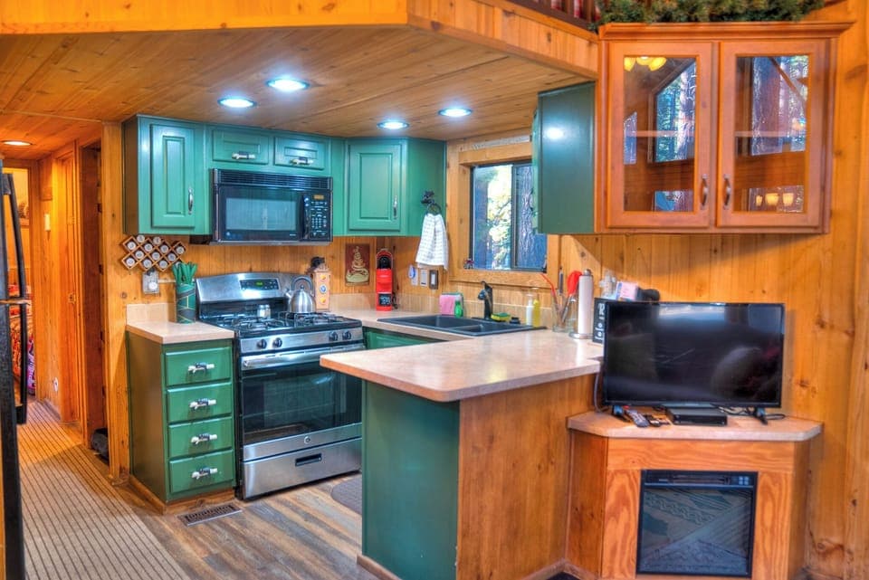 Full kitchen with all the essentials to cook your delicious meals!