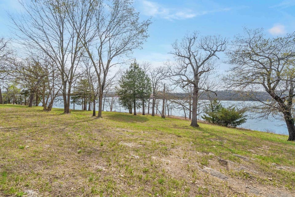 Panoramic lake views 