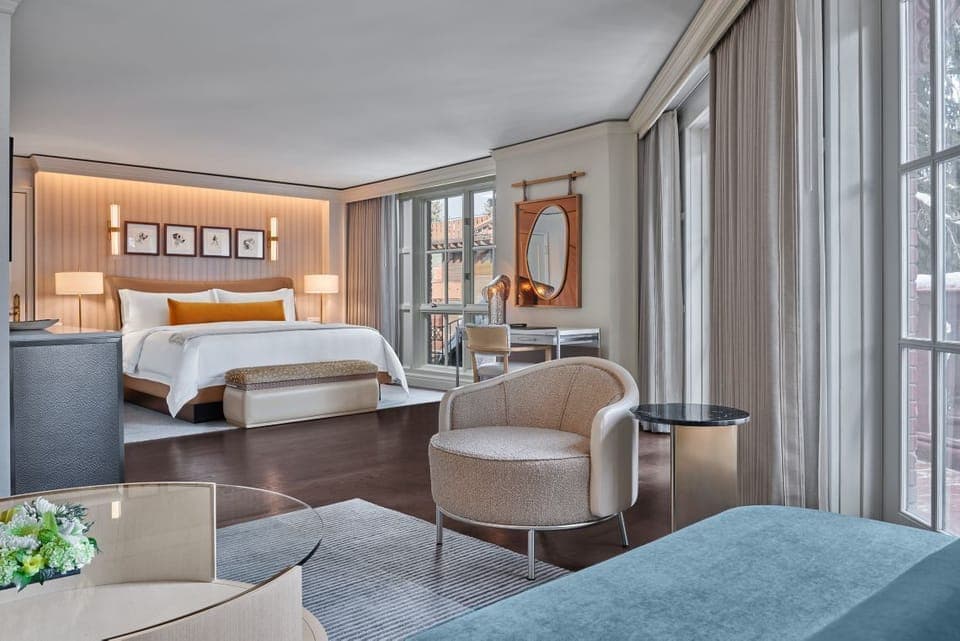 King Bed w/ Sofa Bed