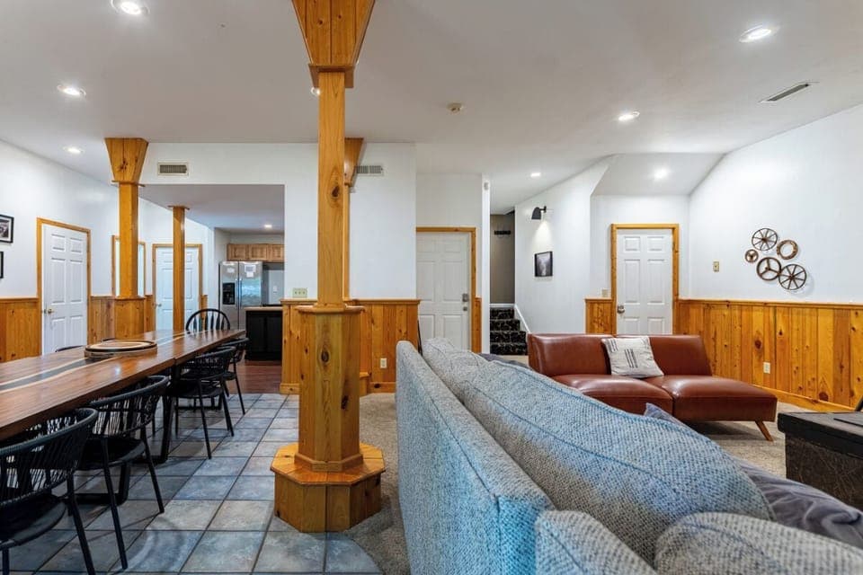 Gatlinburg  Mansion's cozy living area