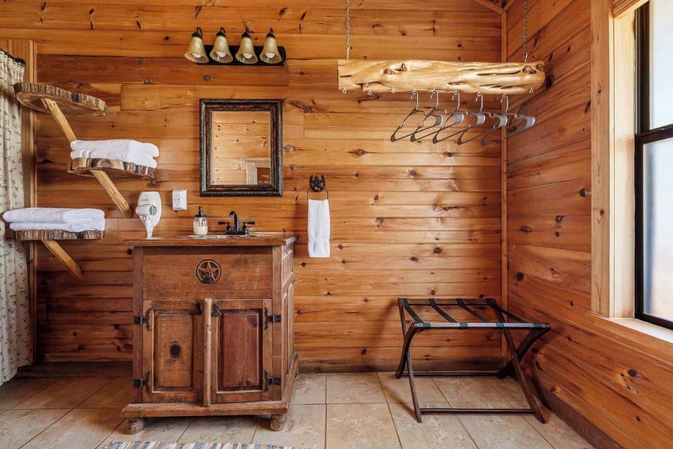 Cabin 1 - Full Bathroom