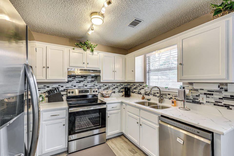 Kitchen | Keurig Coffee Maker | Dishwasher | Toaster