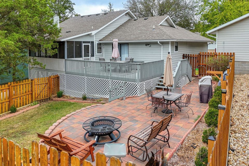 Holiday Island Vacation Rental | 3BR | 2BA | 3 Steps to Enter | 1,504 Sq Ft