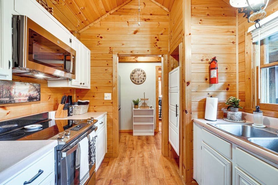 Kitchen | Refrigerator | Dishwasher | 2nd Floor