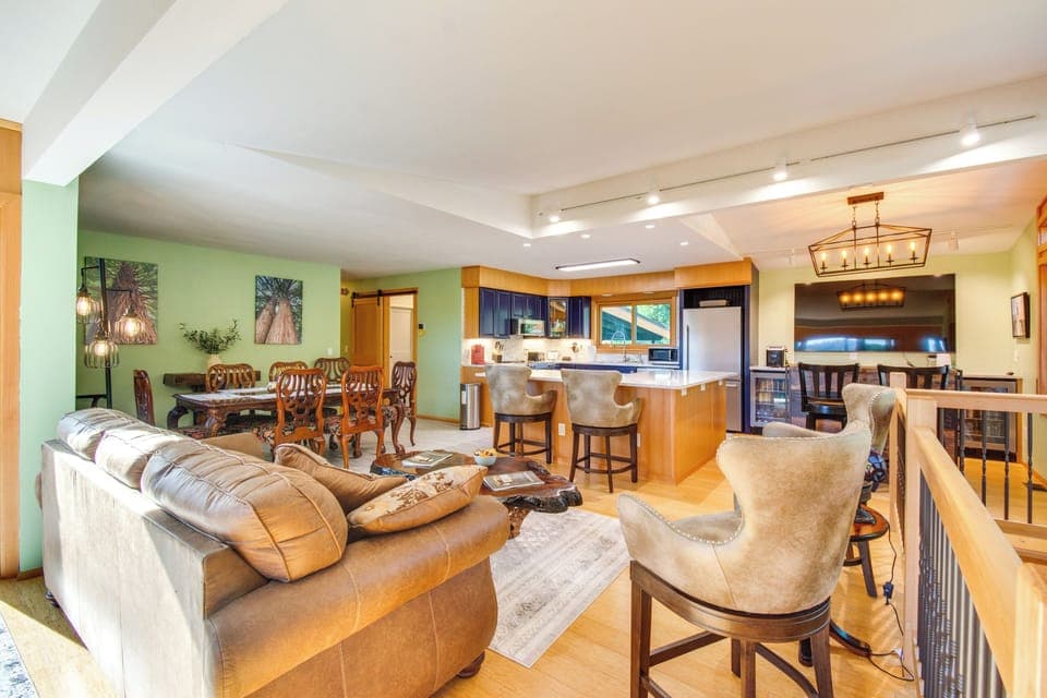 Living Area | Free WiFi | Main Level