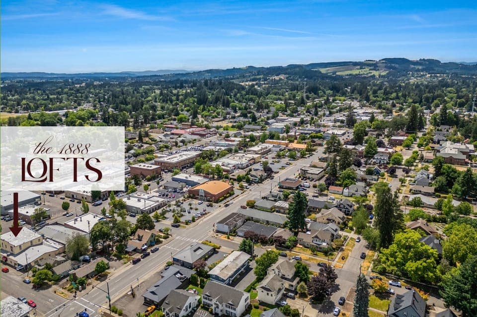 Downtown Newberg - food trucks across the street + 12 downtown tasting rooms!
