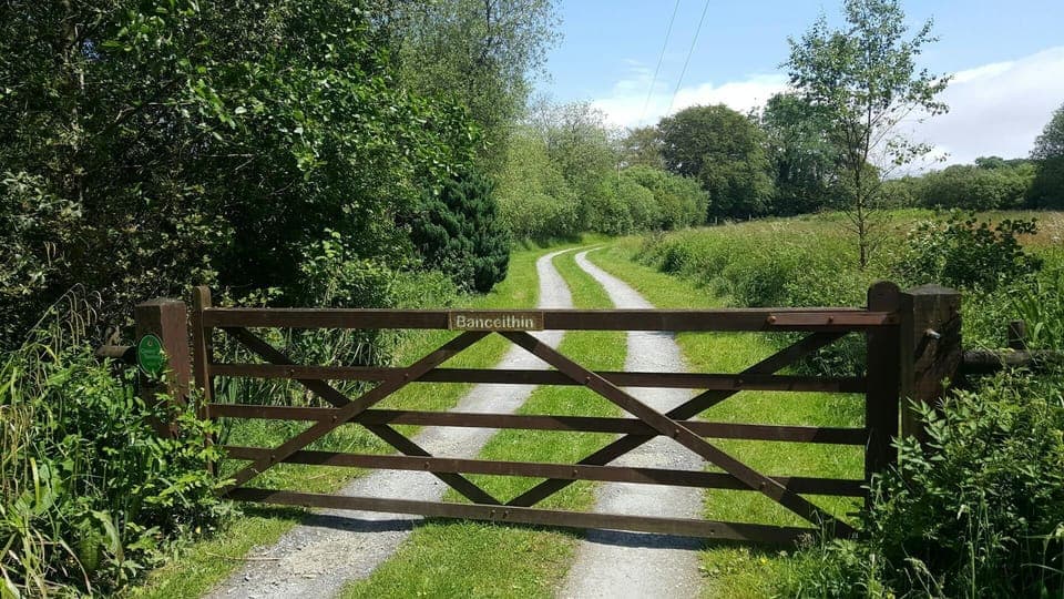 Entrance track and gateway at Cwt Mochyn cottage