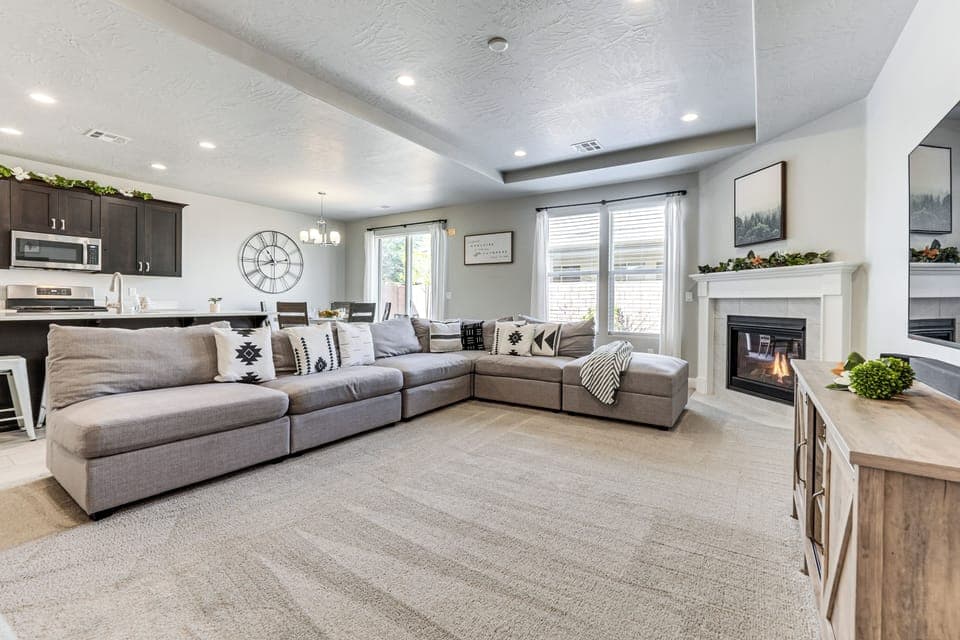 Washington Vacation Rental | 3BR | 2BA | 1,845 Sq Ft | 1 Step Required to Enter