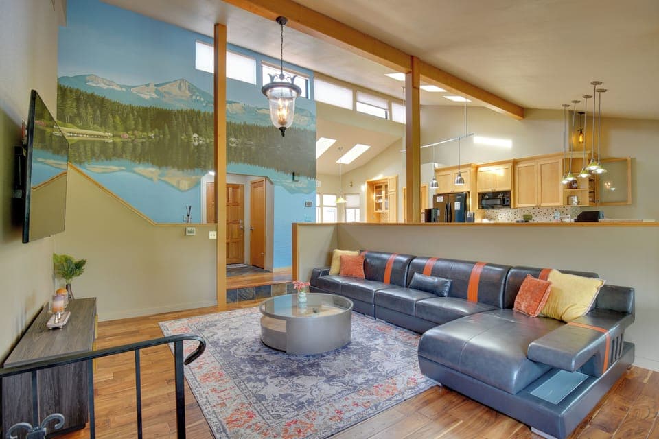 Living Room | Smart TV | Free WiFi | Main Level | 1 Addt'l Step Required