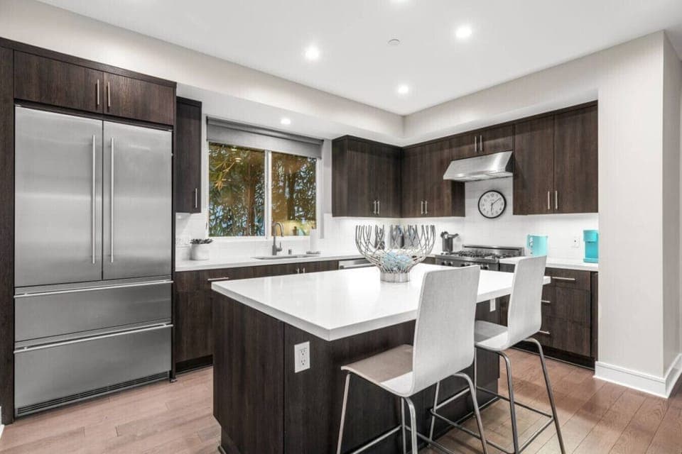 A fully equipped kitchen perfect for quick meals or dinner parties.