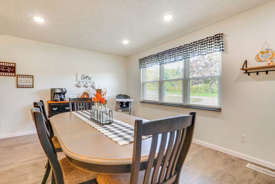 Dining Area | Dishware & Flatware Provided | Dual Drip/Single-Serve Coffee Maker