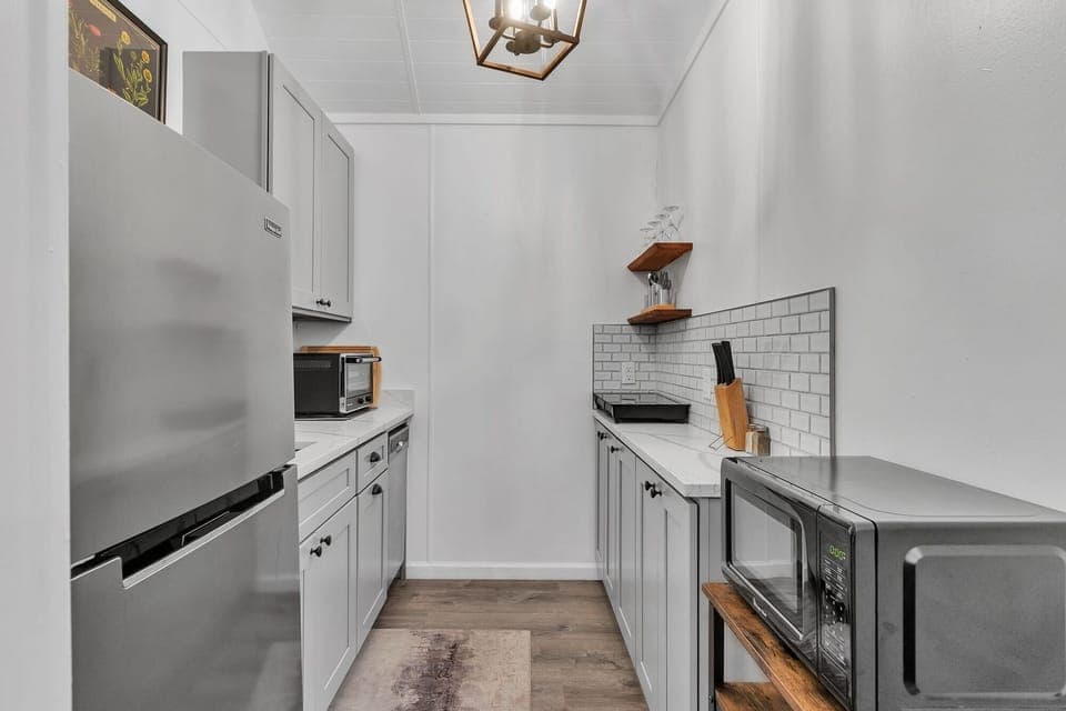 104_Scudder_Ln_Wimberley_TX_78676_USA-Kitchen-IMG_3211