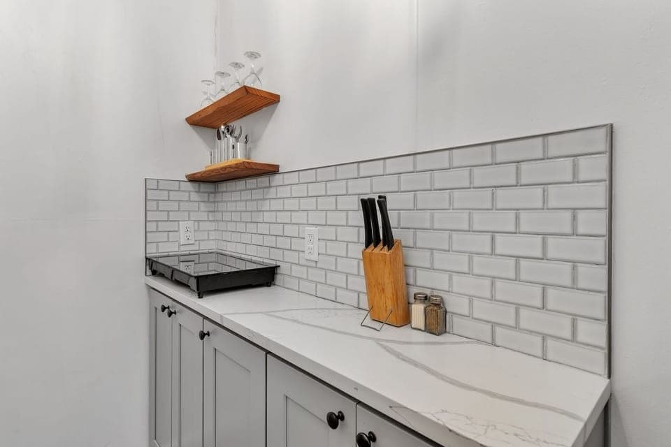 104_Scudder_Ln_Wimberley_TX_78676_USA-Kitchen-IMG_3217