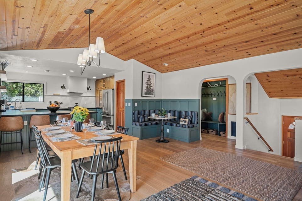 Dining Table for 8: Heritage Crest Tahoe