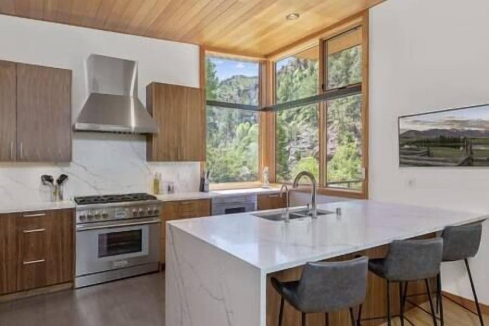 Large kitchen