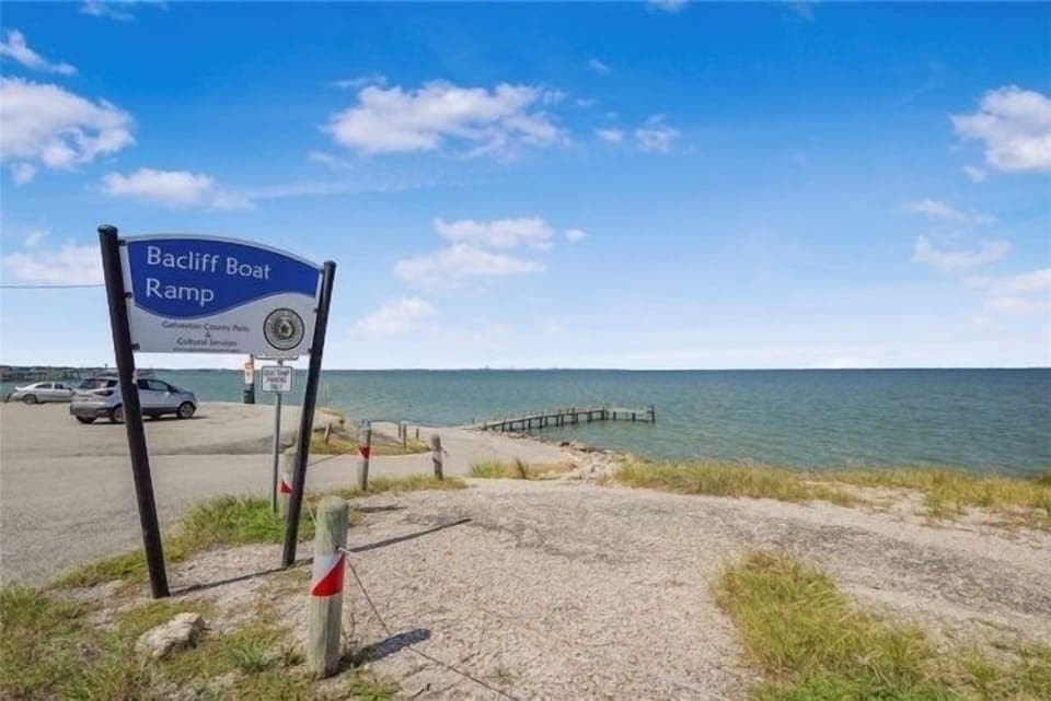Public boat ramp; 5 blocks from property